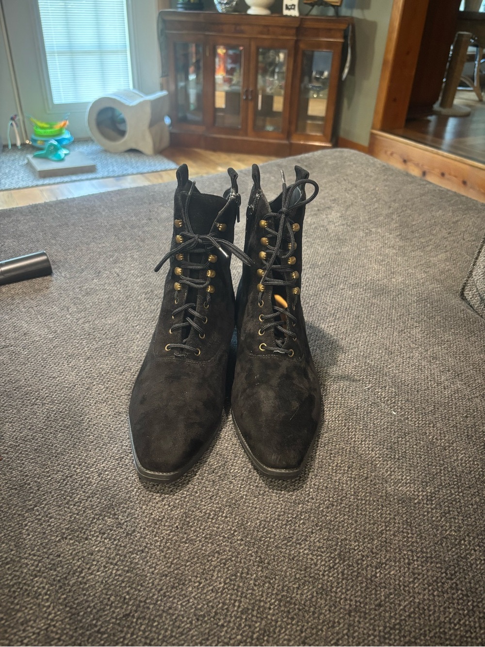 Hunters Run Women’s Black Lace-Up Genuine Suede Leather Boots Size 9.5